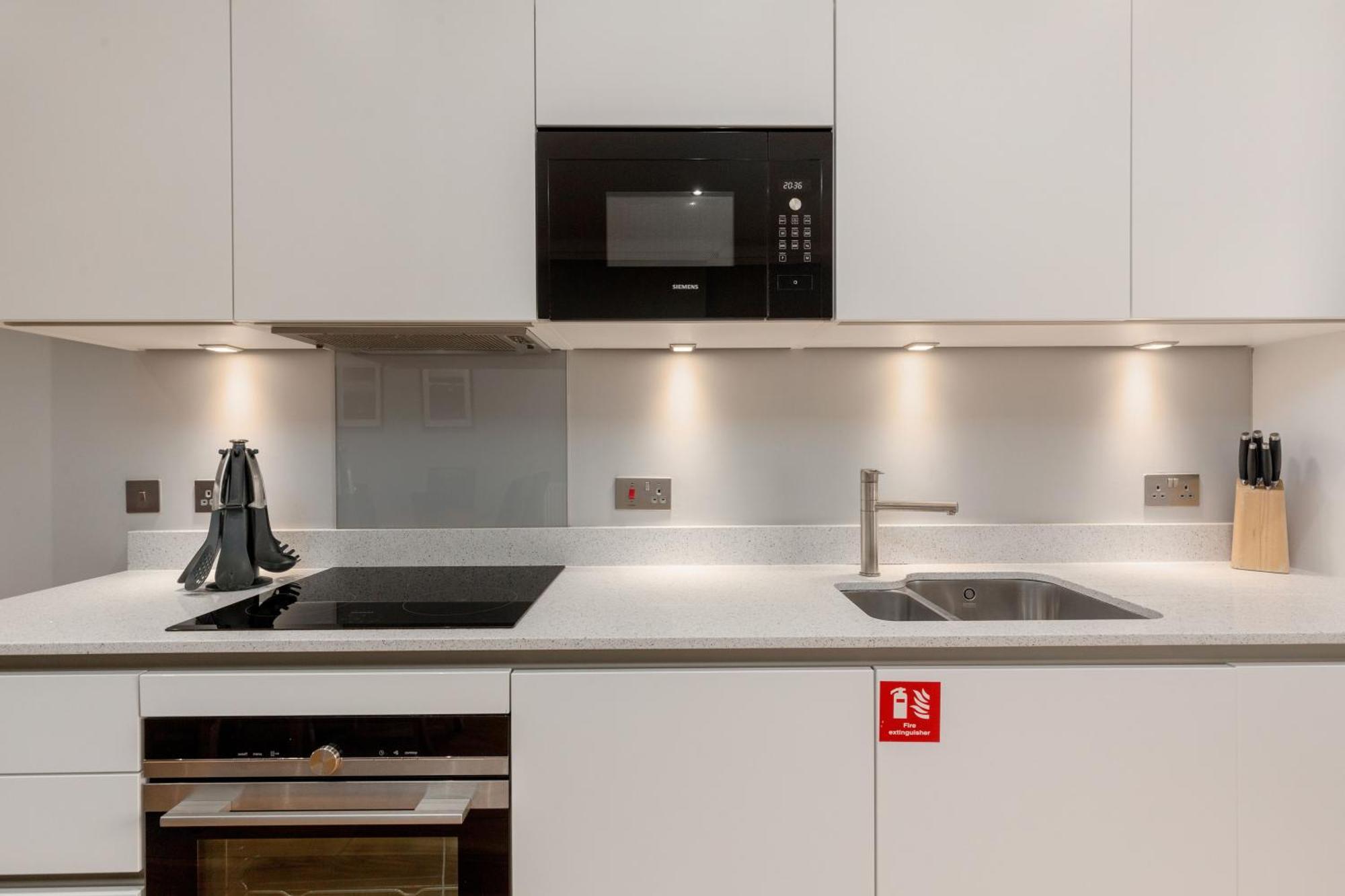 Destiny Scotland - Princes Street Residence Единбург Екстер'єр фото