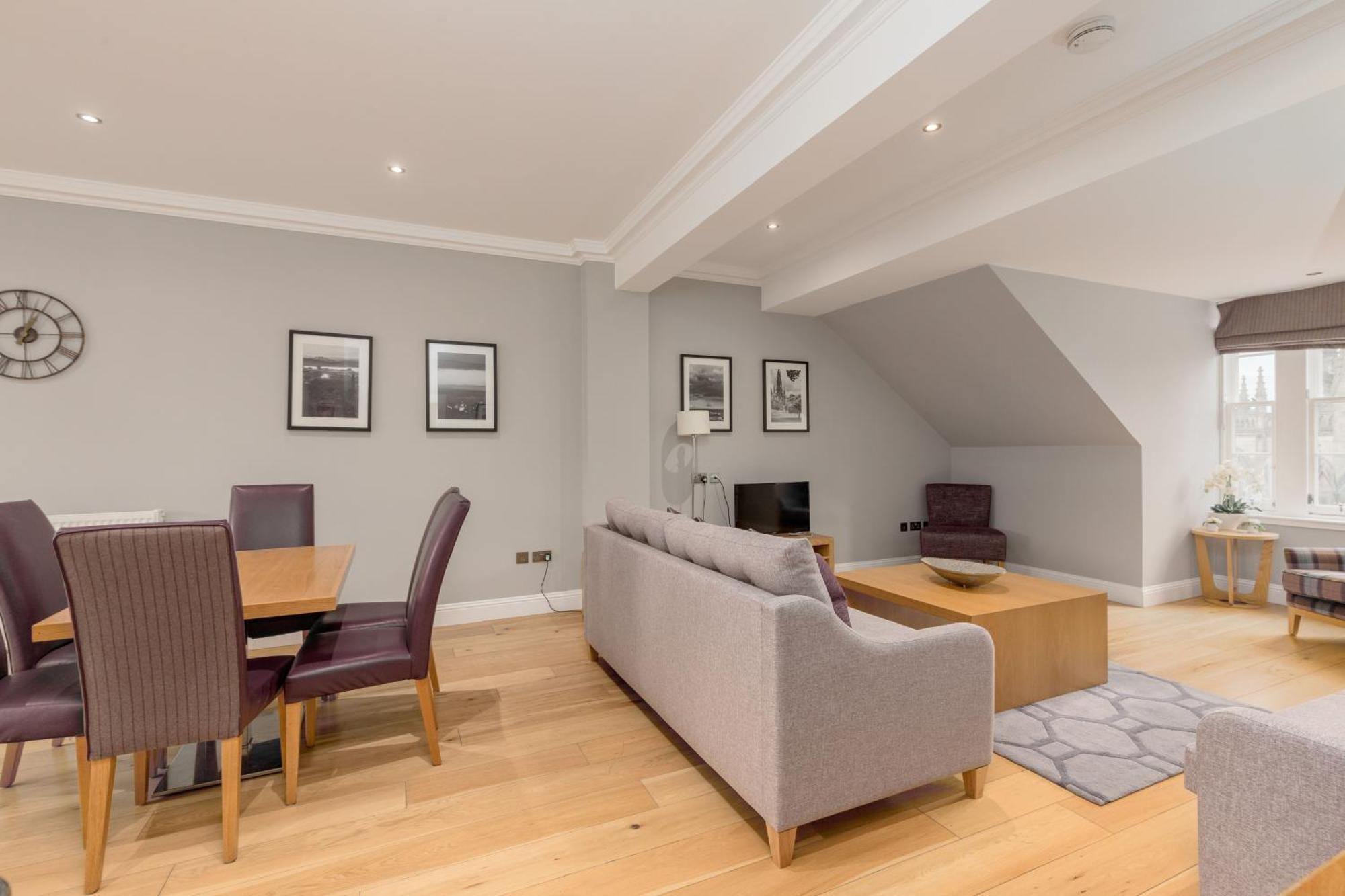 Destiny Scotland - Princes Street Residence Единбург Екстер'єр фото
