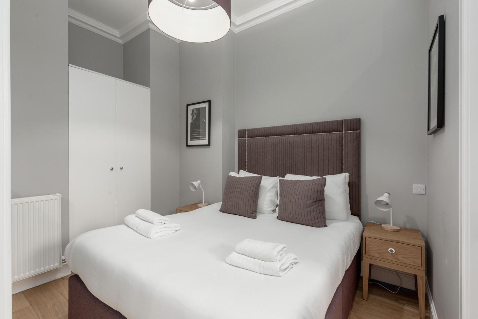 Destiny Scotland - Princes Street Residence Единбург Екстер'єр фото