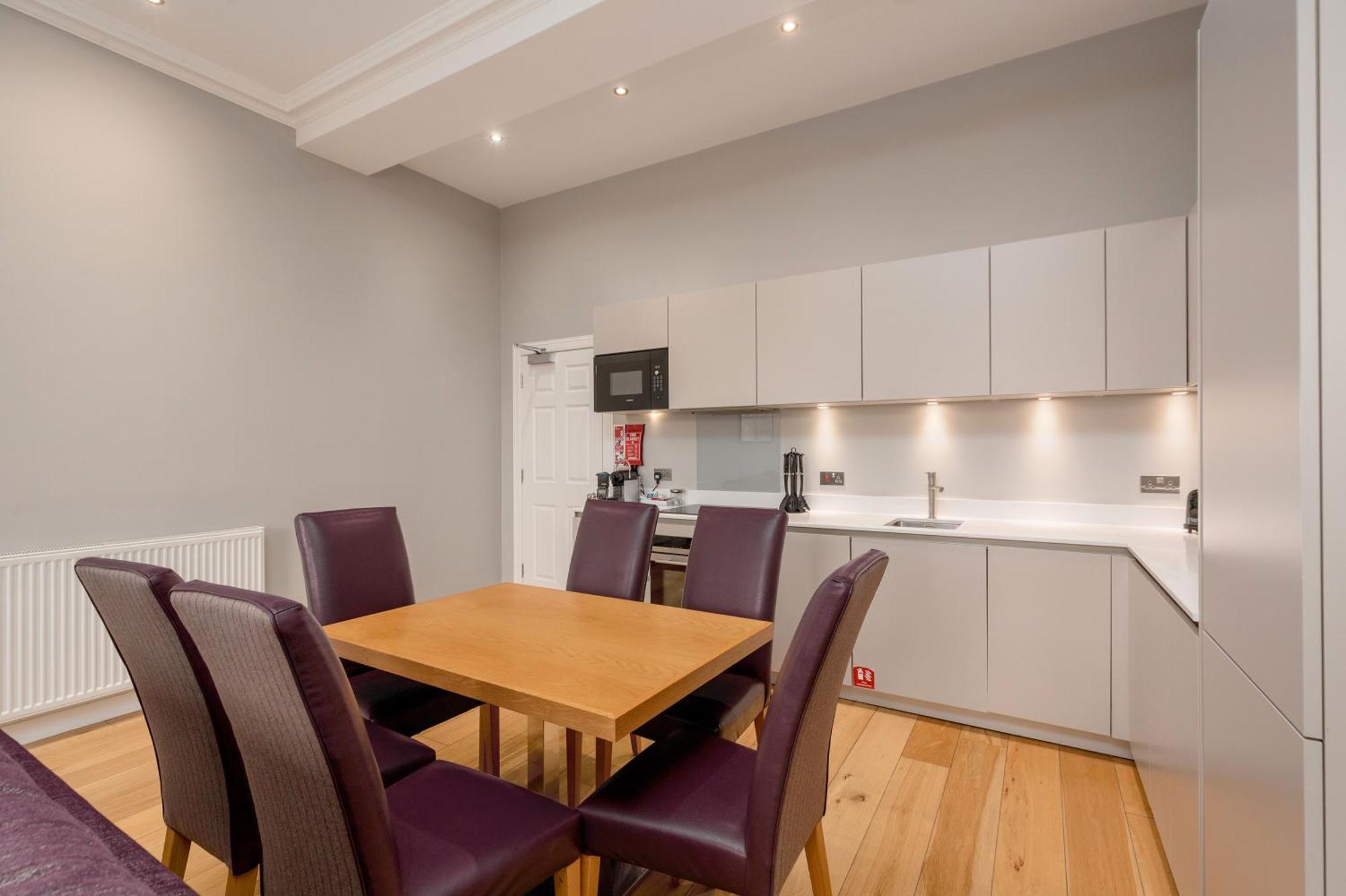 Destiny Scotland - Princes Street Residence Единбург Екстер'єр фото